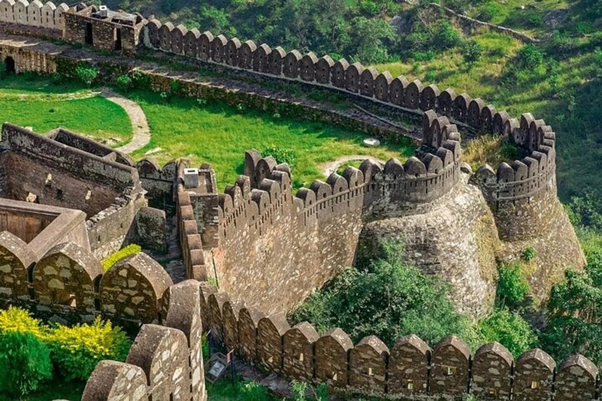 THE GRAND INDIAN SOJOURN: FROM MUGHAL MARVELS TO HIDDEN HAVENS